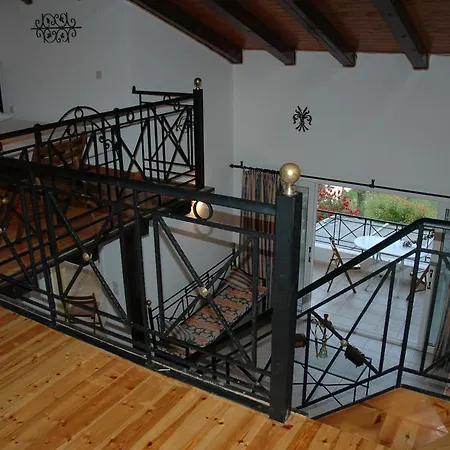 Iron House Apartment *