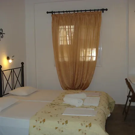 Iron House Apartment *