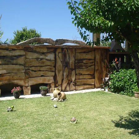 Iron House Apartman *